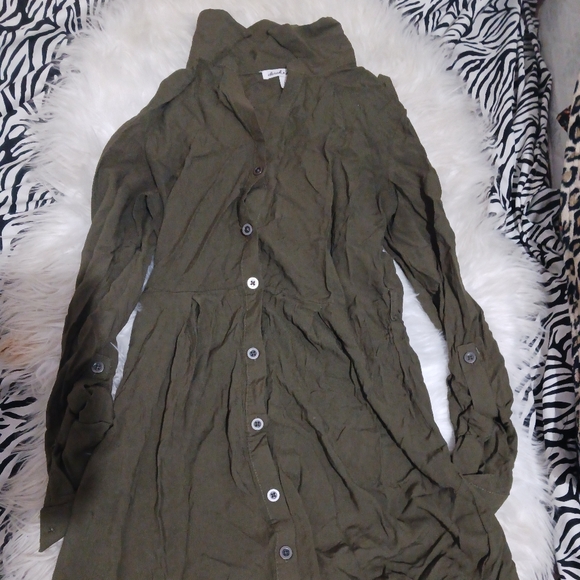 Derek Heart Women tie olive green button Down long shirt - Picture 4 of 10
